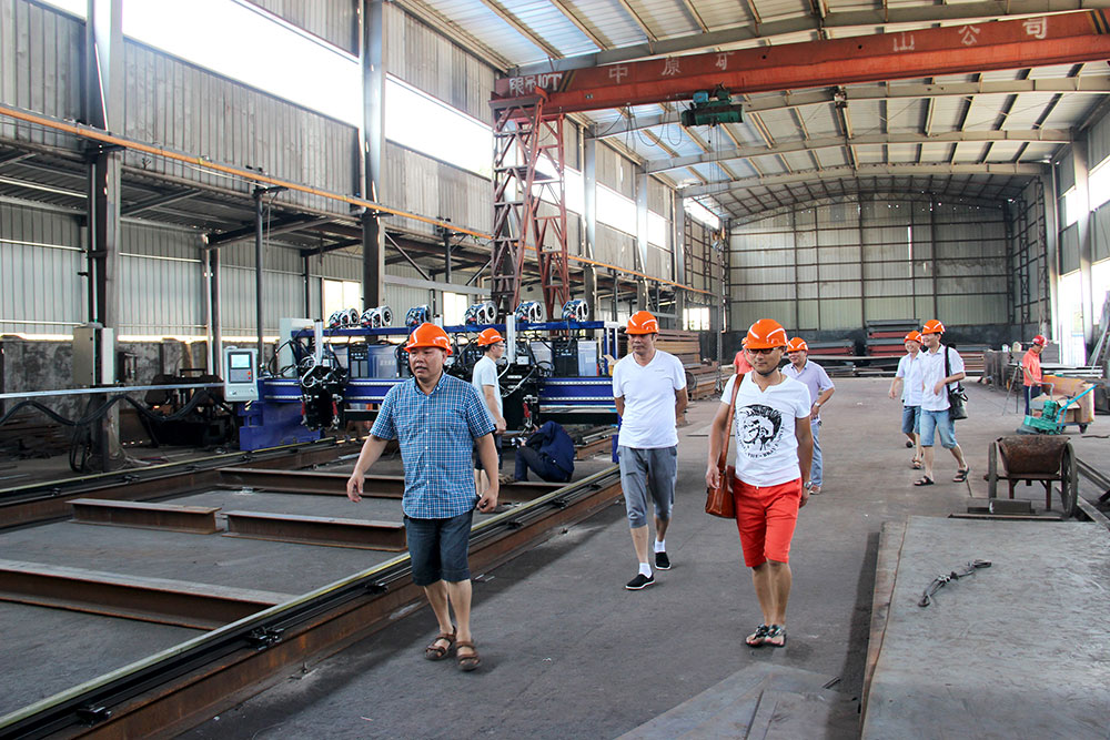 各大經銷商參觀了東方巨龍衡器的新設備廠房