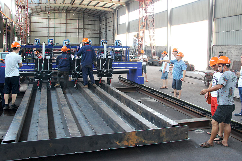 各大經銷商參觀了東方巨龍衡器的新設備廠房